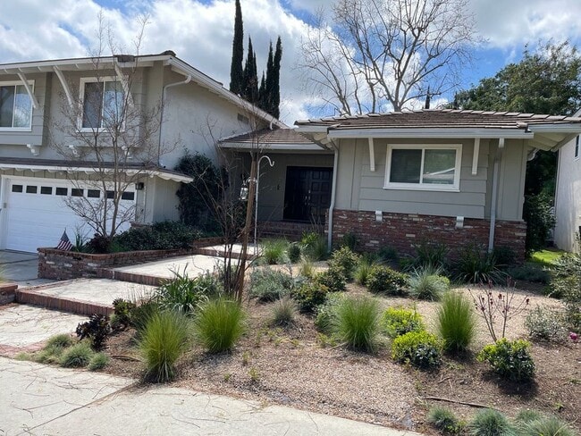 property at 5515 Lake Lindero Dr
