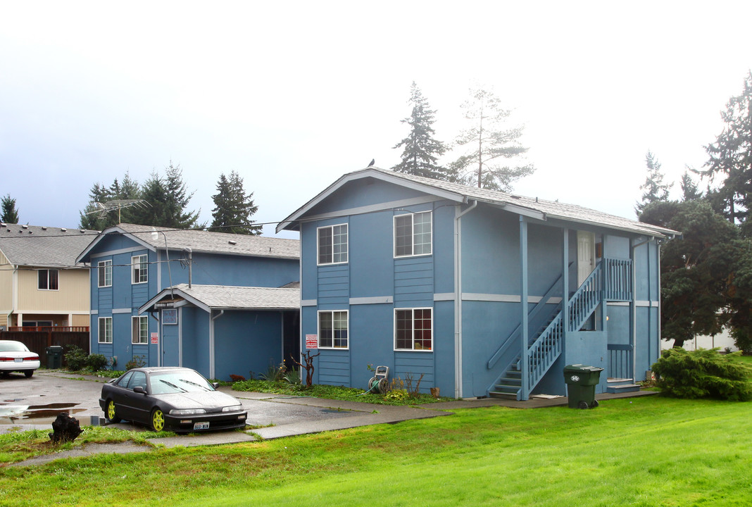 124 174th St S in Spanaway, WA - Foto de edificio