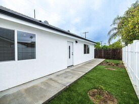 21028 Ingomar St in Los Angeles, CA - Building Photo