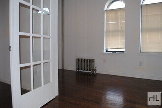 EASTERN PARKWAY / NO FEE / Spacious 2-Bed 1-Bath Crown Heights / Prospect Park in Brooklyn, NY - Building Photo - Building Photo