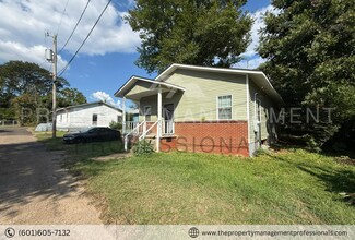 922 Bloom St in Jackson, MS - Building Photo - Building Photo