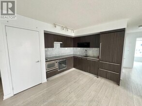 70 Queens Wharf Rd in Toronto, ON - Building Photo - Building Photo