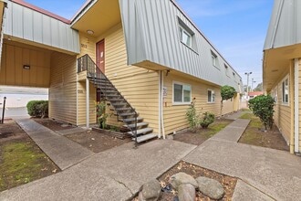 Executive East in Portland, OR - Foto de edificio - Building Photo