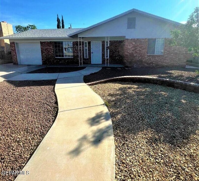 7153 Date Tree Ln in El Paso, TX - Building Photo