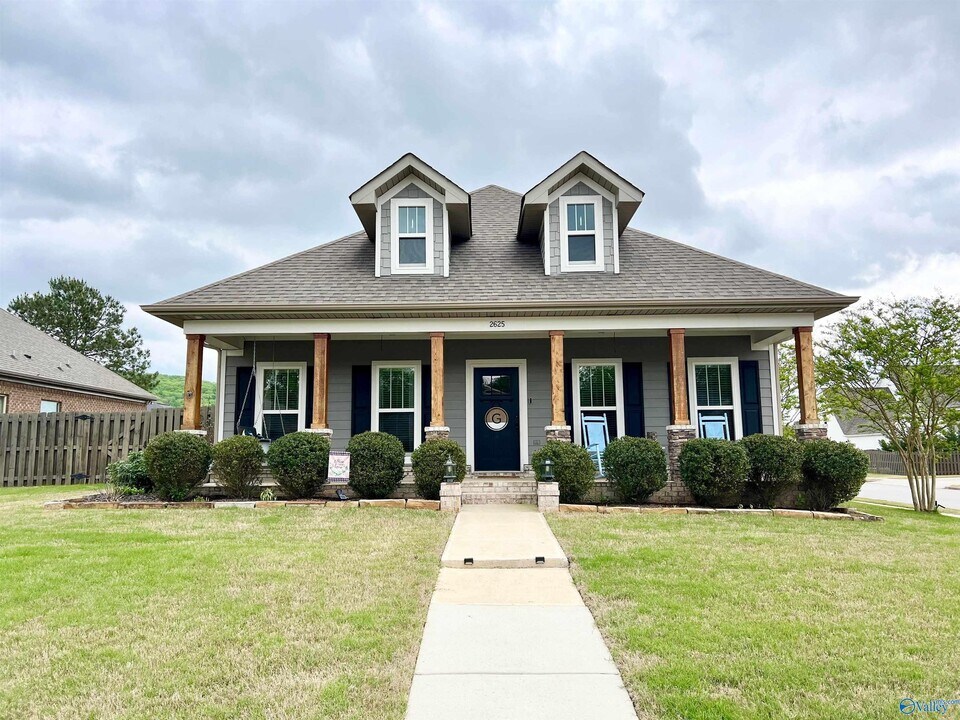 2625 Mountain Stream Way SE in Owens Cross Roads, AL - Building Photo