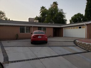 5853 McDonie Ave in Woodland Hills, CA - Building Photo - Building Photo