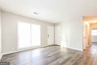494 Clara Dr in Riverdale, GA - Building Photo - Building Photo