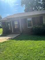 207 Oak St, Unit A in York, SC - Building Photo