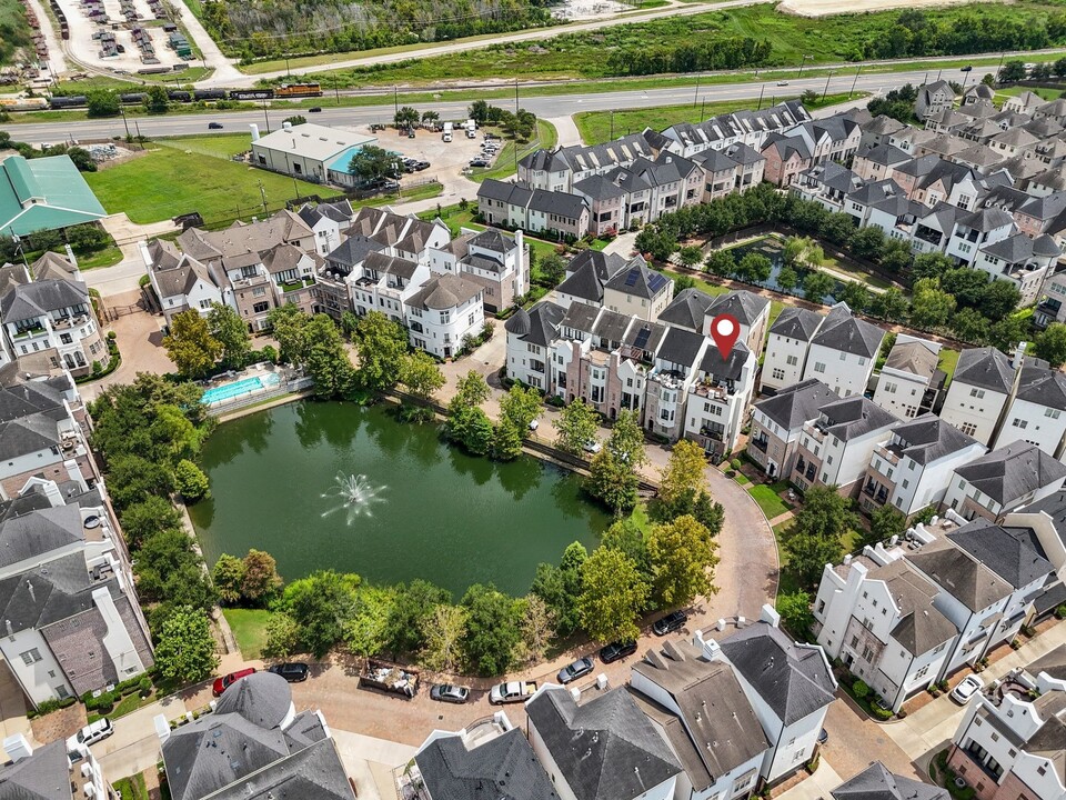 2032 Fannin Station S in Houston, TX - Building Photo