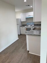 Orleans Apartments in Lake Charles, LA - Foto de edificio - Building Photo