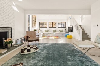 479 Hands Creek Rd in East Hampton, NY - Building Photo - Building Photo