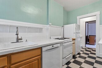 807 SW Green Ave in Portland, OR - Building Photo - Building Photo