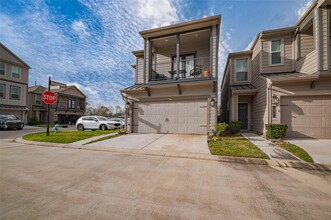 10968 Cannes Memorial Dr in Houston, TX - Building Photo - Building Photo