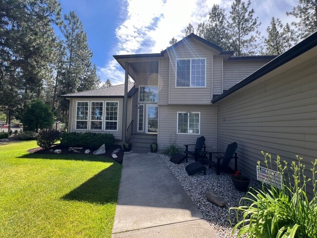 13385 W Winterview Ct in Nine Mile Falls, WA - Building Photo - Building Photo