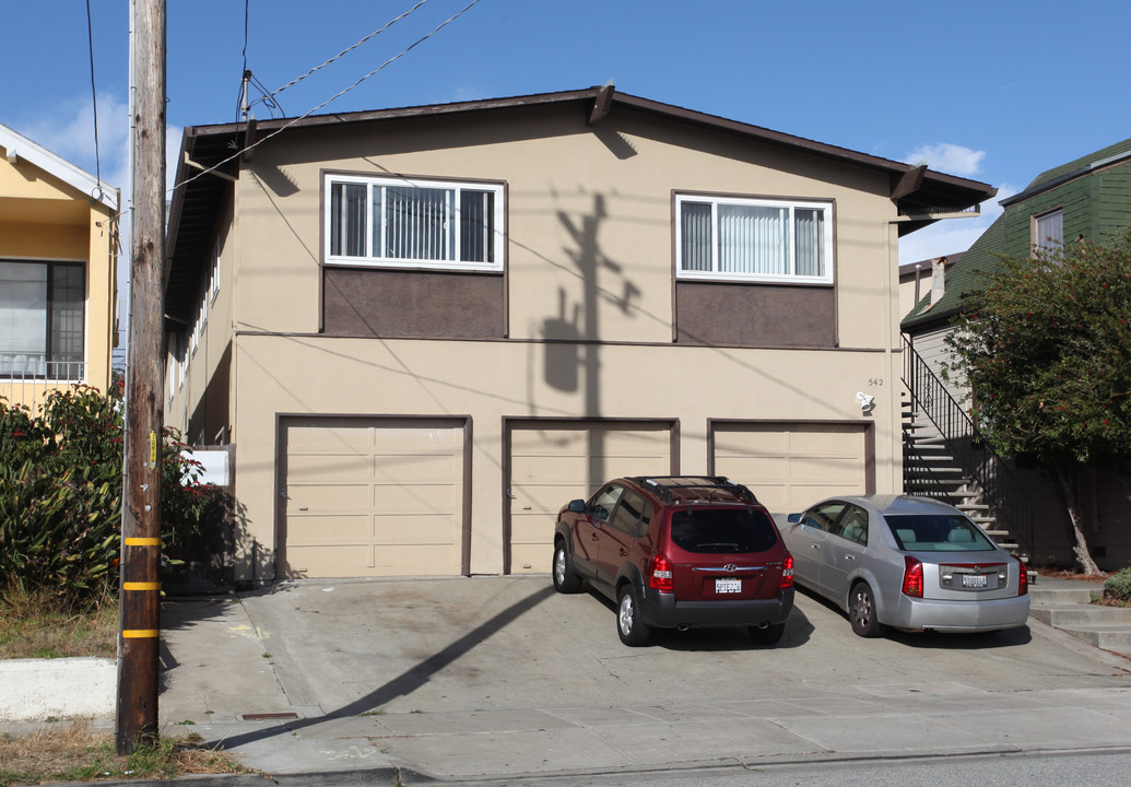 542 Baden Ave in South San Francisco, CA - Building Photo