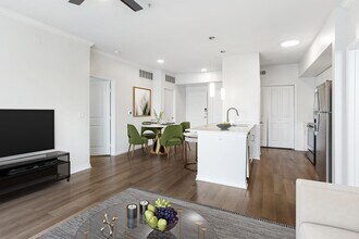 Residences at the Collection in Carrollton, TX - Foto de edificio - Building Photo