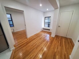 1220 Lexington Ave in New York, NY - Building Photo