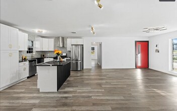 3423 W Clarendon Dr in Dallas, TX - Building Photo - Building Photo