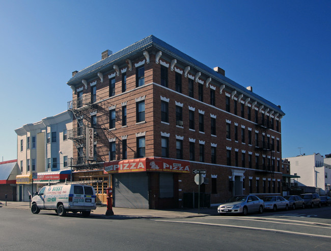 171-175 Bay 17th St in Brooklyn, NY - Foto de edificio - Building Photo