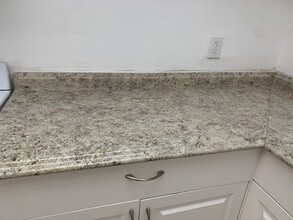 180 NE 12th Ave, Unit 14D in Hallandale Beach, FL - Building Photo - Building Photo