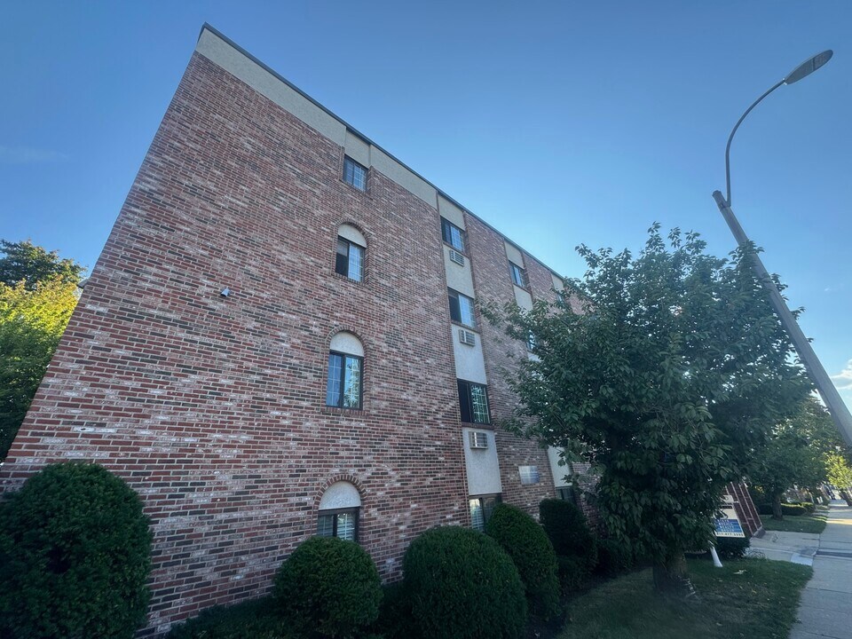474 Broadway, Unit 28 in Somerville, MA - Building Photo