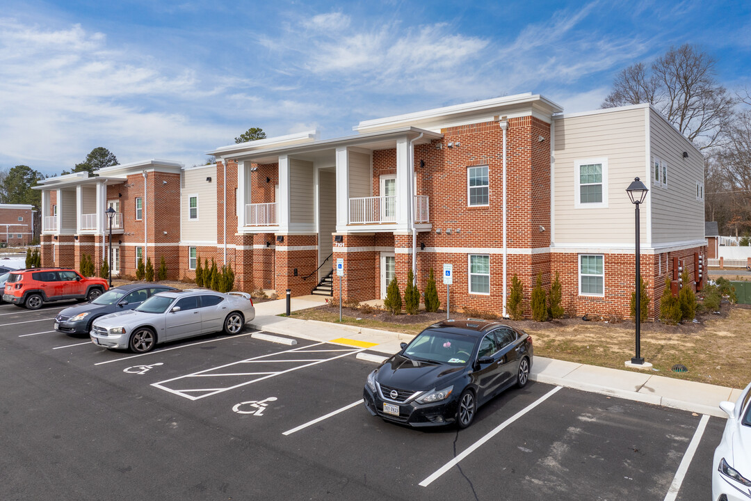 Winchester Forest in North Chesterfield, VA - Building Photo