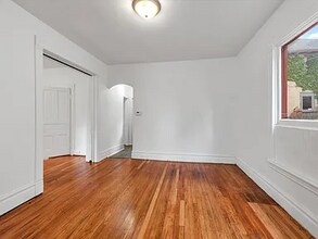 1560 Wealthy St SE in Grand Rapids, MI - Building Photo - Building Photo