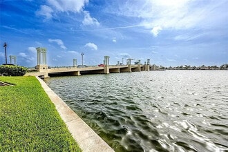 500 Treasure Island Cswy, Unit Unit 101 in Treasure Island, FL - Building Photo - Building Photo