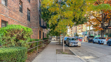 Ridge Apartments in Flushing, NY - Building Photo - Building Photo