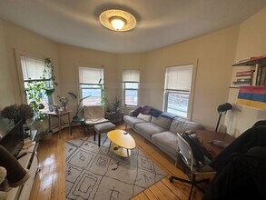 61 Webster Ave, Unit 3R in Somerville, MA - Building Photo - Building Photo