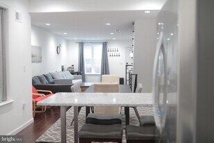 2033 S 22nd St in Philadelphia, PA - Building Photo