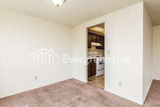 5887 Troy Villa Blvd in Dayton, OH - Building Photo - Building Photo