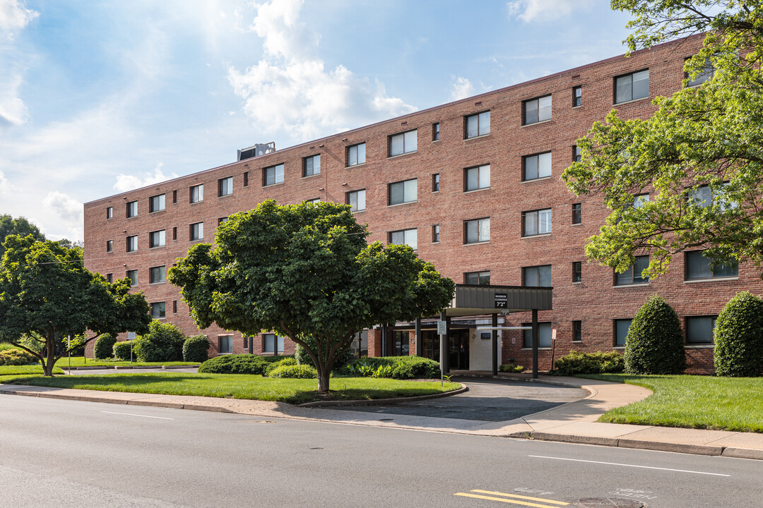 Wentworth Place Condominiums in Arlington, VA - Building Photo