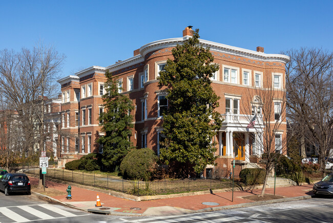 1200 Capitol St NE in Washington, DC - Foto de edificio - Building Photo