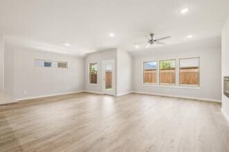 154 Lost Maples Wy in Waxahachie, TX - Building Photo - Building Photo