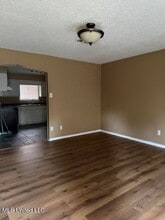 320 Springdale Cir in Biloxi, MS - Foto de edificio - Building Photo