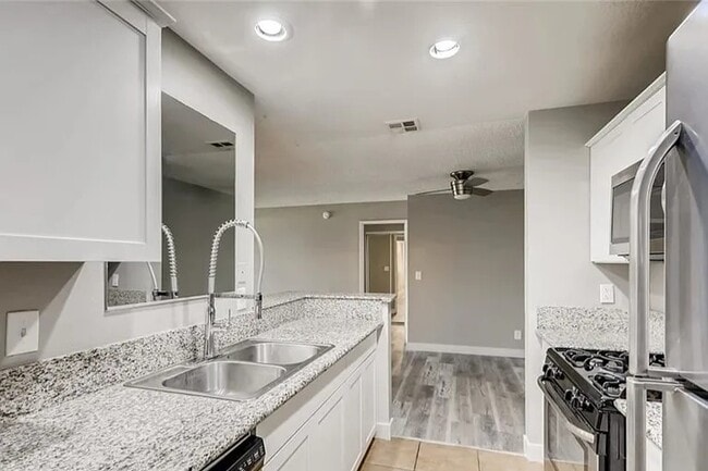 2200 S Fort Apache Rd, Unit 1135 in Las Vegas, NV - Foto de edificio - Building Photo