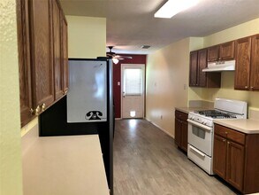 5206 Sage Cir in Baytown, TX - Building Photo - Building Photo