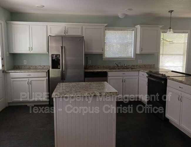 1329 Oak Park Dr in Aransas Pass, TX - Building Photo - Building Photo