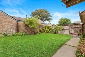 8519 Wild Basin Dr in Houston, TX - Building Photo - Building Photo