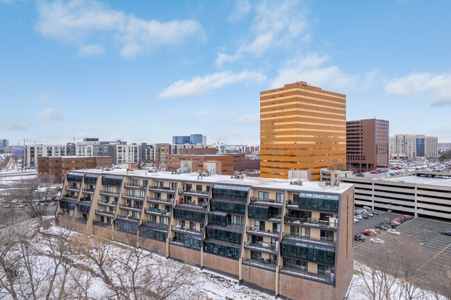 Appletree Condominiums in Bloomington, MN - Building Photo - Building Photo