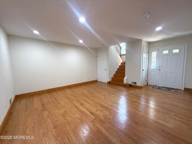 28 Warbler Rd in Marlboro, NJ - Building Photo - Building Photo