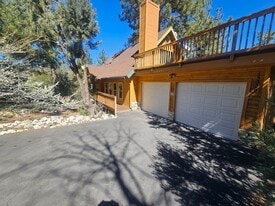 15325 Acacia Way in Pine Mountain Club, CA - Building Photo