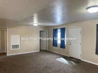 460 E Center St photo'