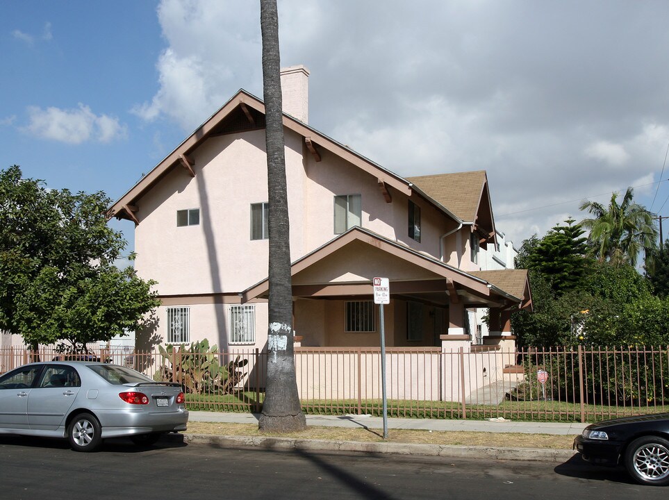 2107 Cambridge St in Los Angeles, CA - Building Photo