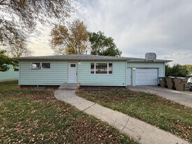 514 11th Ave NE in Minot, ND - Building Photo