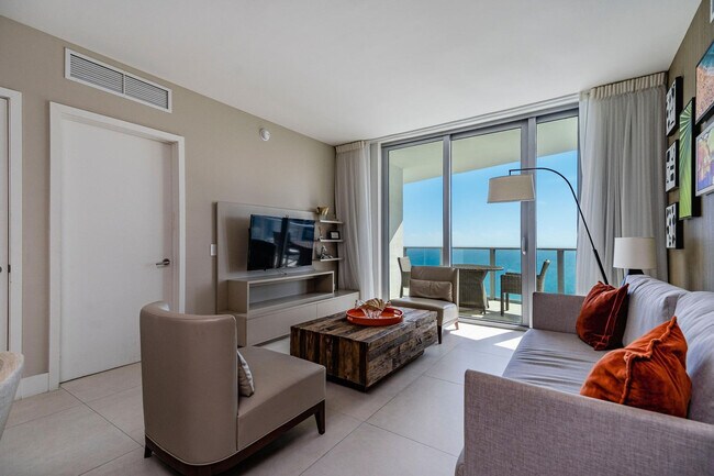 4111 S Ocean Dr in Hollywood, FL - Building Photo - Building Photo