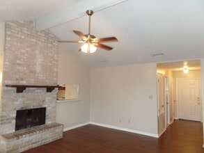 1225 Pennsylvania Ave in Victoria, TX - Building Photo - Building Photo