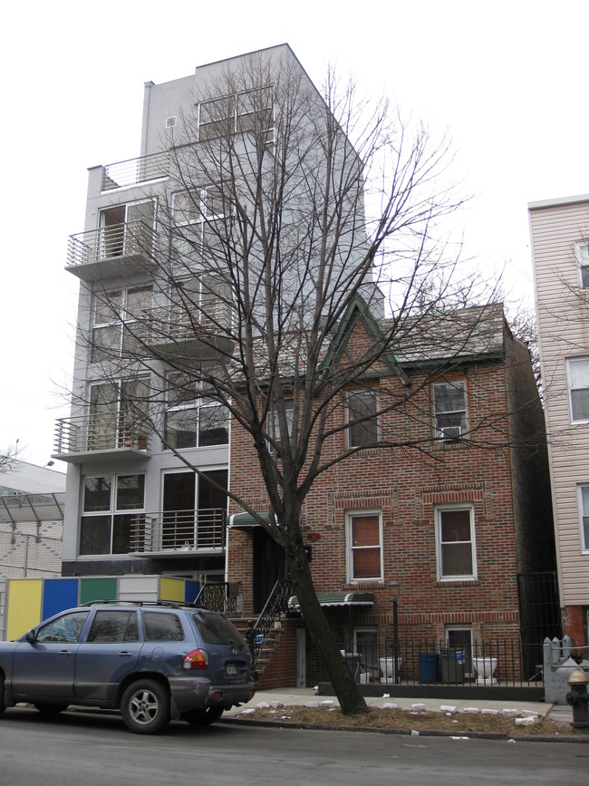 Das Haus in Brooklyn, NY - Building Photo - Building Photo