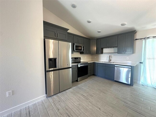 334 Azalea Ave NW in Port Charlotte, FL - Foto de edificio - Building Photo